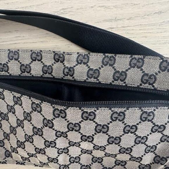 GUCCI VINTAGE BELT BAG/CROSS BODY BAG WITH ADJUSTABLE STRAP. - Picture 10 of 14